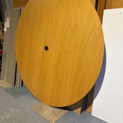 round meeting room table