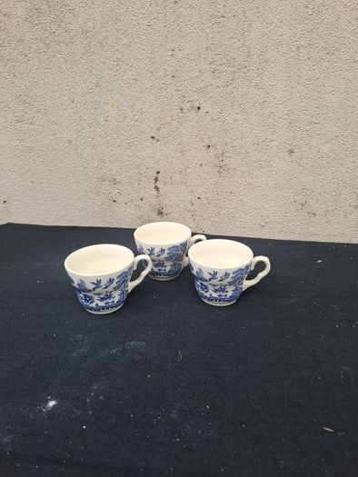 3 blue willow style tea cups postage possible