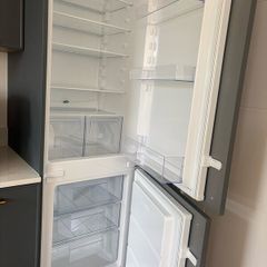 New integrated Electrolux fridge freezer LNS5LE18S