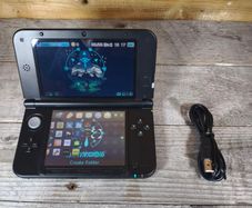 nintendo 3ds xl Limited edition Monster Hunter 4 ,128GB sd card Hshop 1000s free games