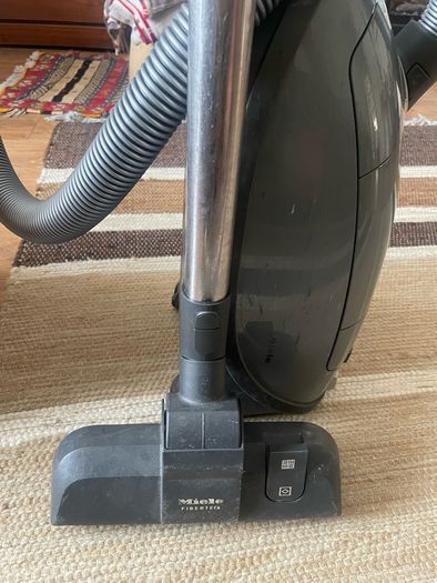 Miele C3 vacuum cleaner 890W