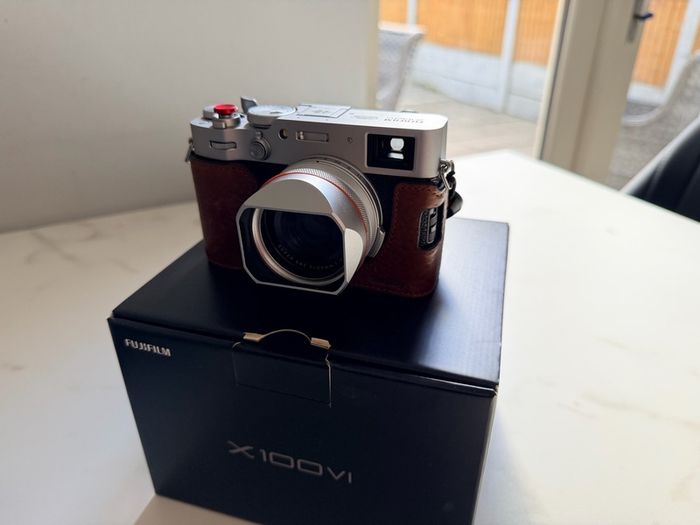 Fujifilm X100VI Silver for sale/ Shutter count 1900