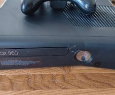Rare: Xbox 360 Slim 250gb