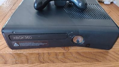 Rare: Xbox 360 Slim 250gb
