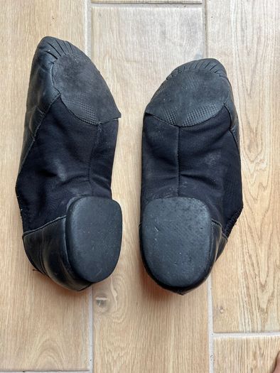 Dance shoes split sole size UK1