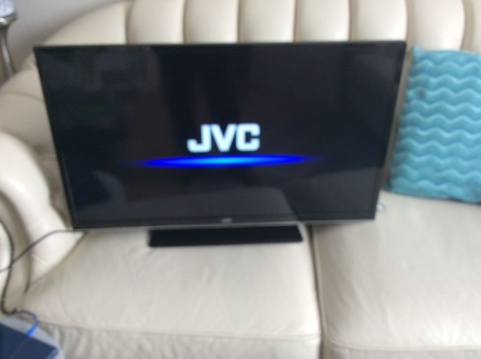 JVC 32 inch LED SMART Television with USB, 2 HDMI, Scart, WIFI connectivity in Perfect Condition