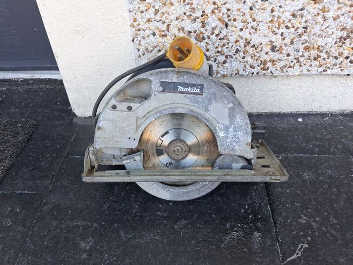 Makita 5703R corded circular saw