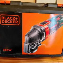 Black+Decker MT300KAQ-QS 300W Oscillating Multi-Tool with 12 accessories, 6 sanding sheets and case