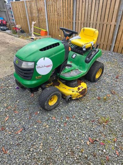 john deere ride on mower