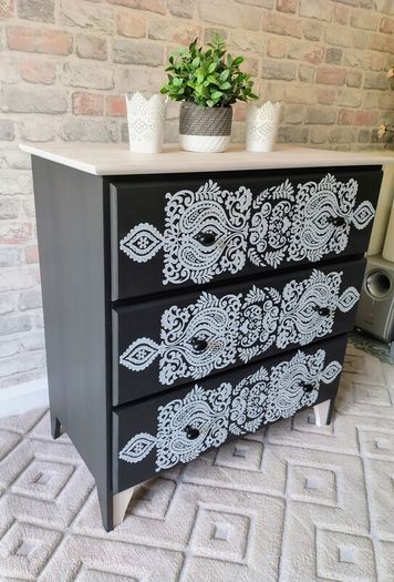 Chest of drawers