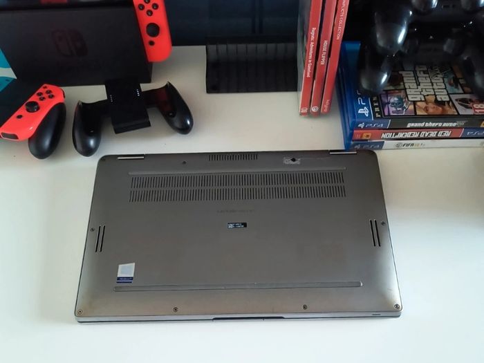 Dell latitude 7400 2 in 1 512GB 16GB RAM Silver Good condition