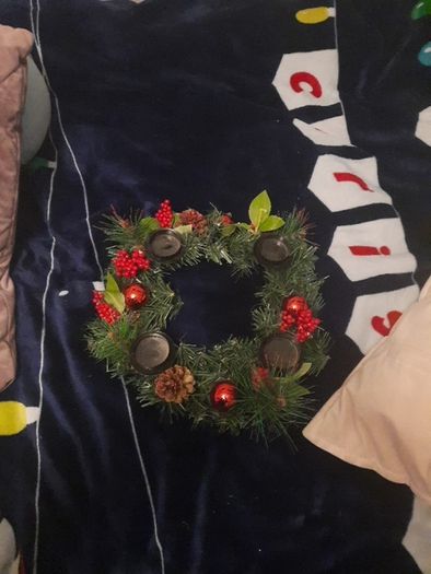 candle wreath centrepiece