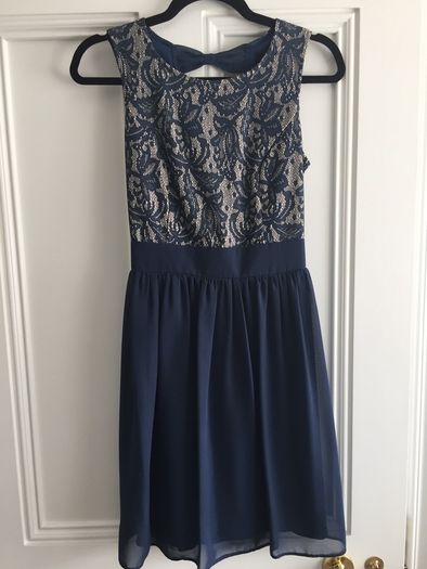 BRAND NEW Ladies Dress: Size 8 - Lovely for any Special Occasion