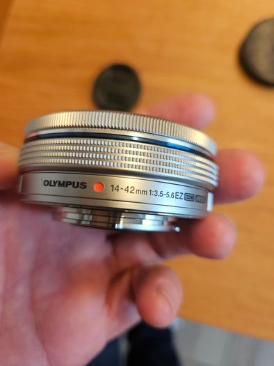 Olympus M.Zuiko 14-42mm pancake lens