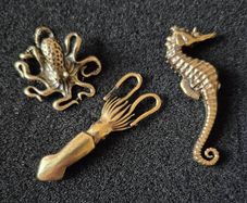 3 brass animals, Solid brass.