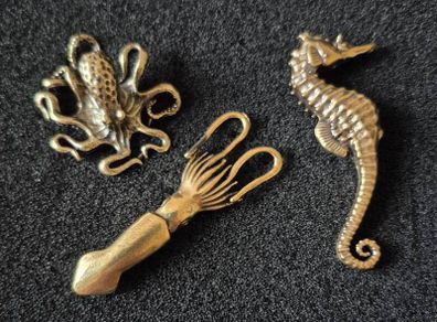 3 brass animals, Solid brass.