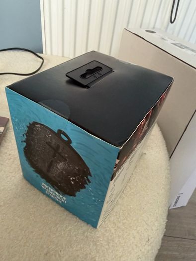 Ultimate ears waterproof bluetooth speaker (new)