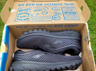 Brand New Ladies Brooks Ghost Trainers Size 8 UK
