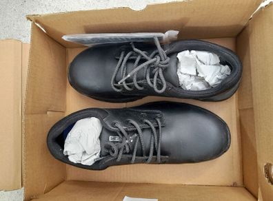 Safety shoes from shoes for crews