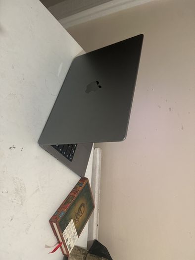 MacBook Pro 14"