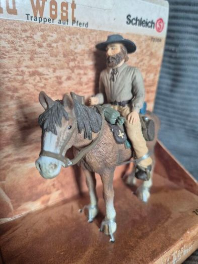 Schleich Wild West 70304 - Trapper on Horse (Retired 2006 Collectible) - Brand New In Box (NIB)