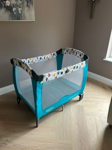 Travel cot