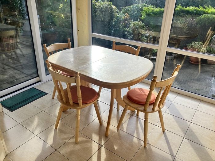 kitchen table and chairs