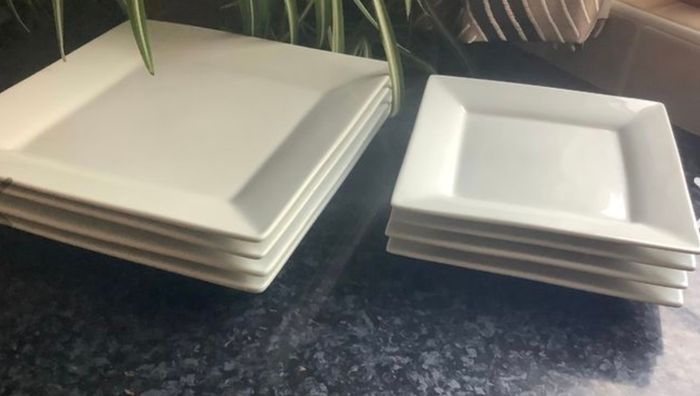 8  Piece Porcelain Dinner Set