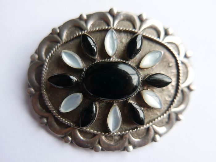 Antique Sterling Silver 925 Hallmarked Gem Set Brooch 2 inches Safety catch 15,3g