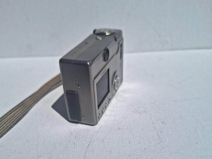 canon digital ixus v3 digital camera complete kit with box charger battery working