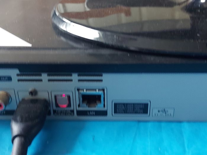 LG 3D-2D Blu-Ray Disc-DVD Player (Model BD660) and Samsung 19 inch TV-Monitor (Model LE19R88BD) with HDMI Lead, Power Cables and TV remote, both in excellent condition