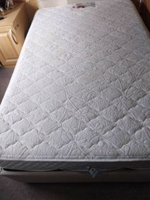 mattress 4ft floating comfort 6 months old