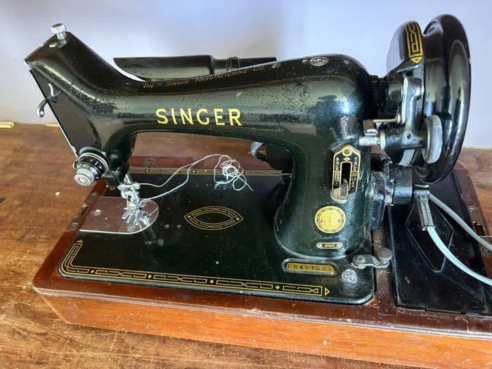 Vintage Singer 99k sewing machine