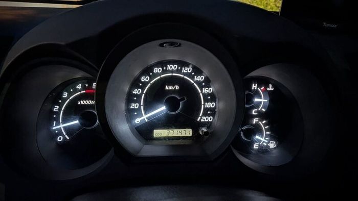Toyota Hilux 3.0 D-4D Automatic Crew Cab CVRT 4/27