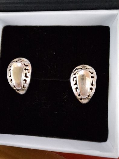 stud silver earrings