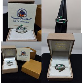 18ct white gold diamond and emerald dress ring