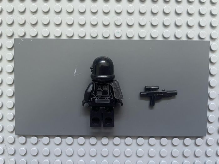 lego Star Wars sw0796 Imperial Death Trooper minifigure- Black Armor with Ammo Pouch and Grenades, Pauldron (Specialist / Commander)