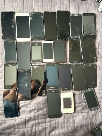 Bundle of 25 phones