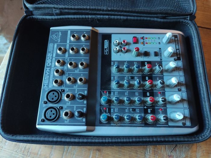 Behringer Xenyx Q802 USB Mixer