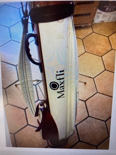 Golf Bag STAND ! Attaches to Bag . Opens Quickly