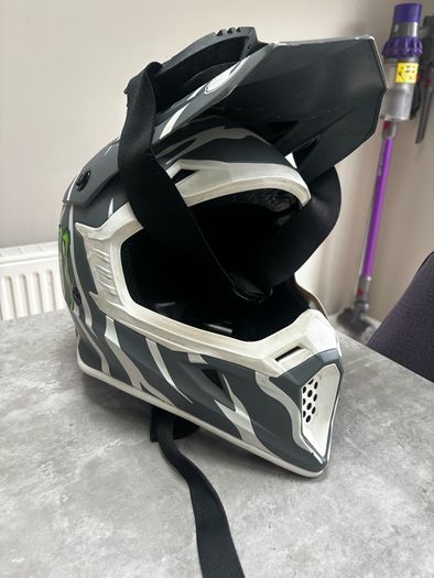 Raven Helmet Size M