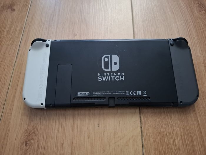 Nintendo Switch + 2 games + case