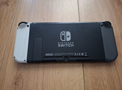 Nintendo Switch + 2 games + case