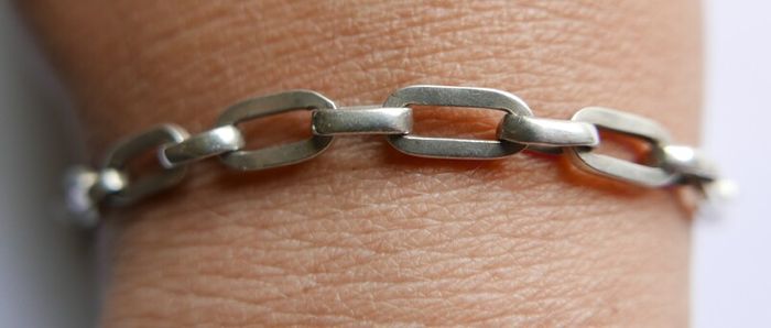Vintage Sterling Silver Paperclip Chain Bracelet Features Elongated Rectangular Links and a Secure Box Clasp Closure. length 8" - 10,2g