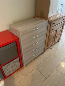 Chest of drawers