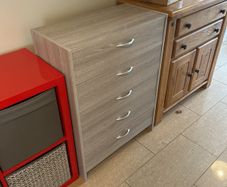 Chest of drawers