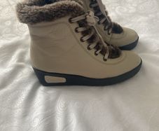 Ladies boots