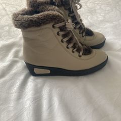 Ladies boots