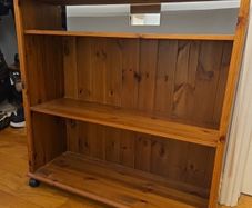 Small bookcase / TV stand