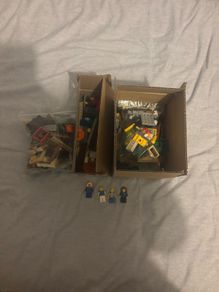 lego bricks and pieces